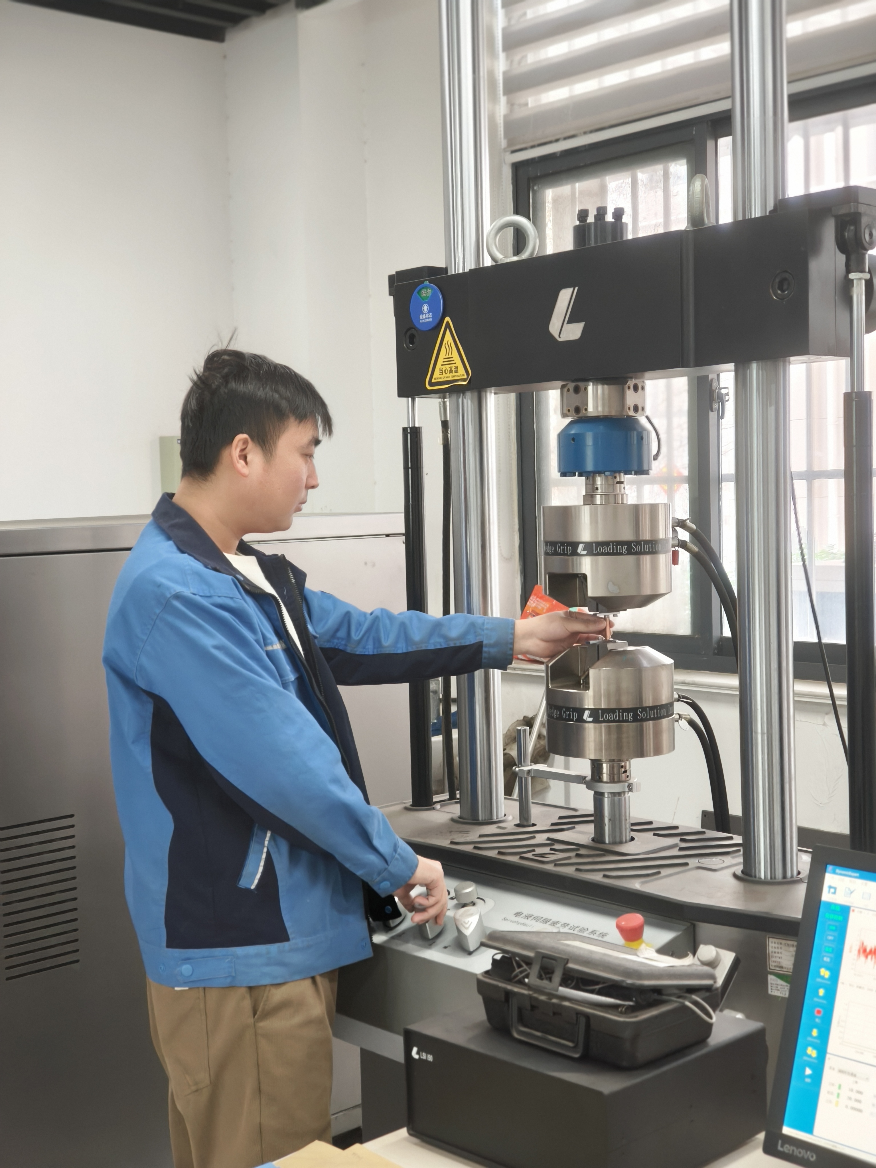 fddce574a11fae59c69b1a4fb9ff485